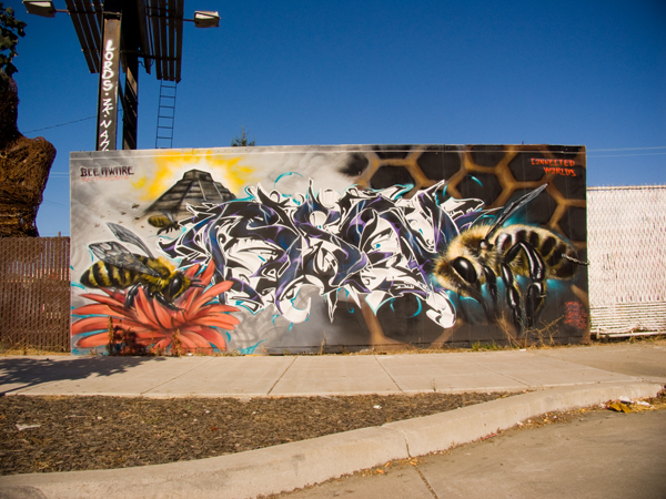 BEE AWARE - CONNECTED WORLDS BEE AWARE - CONNECTED WORLDS Mural