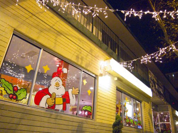 Santa with Chicken Leg Chicken and Waffle, christmas decorations, jack london square