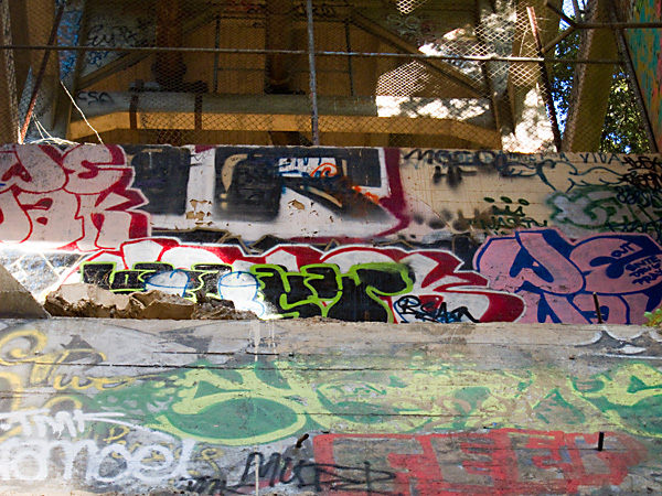 graffiti writing, leimert bridge