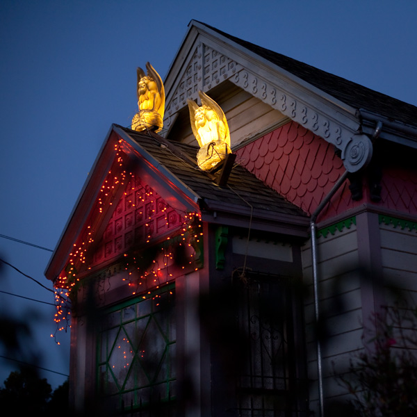 halloween decorations, dimond district houses decorated for halloween