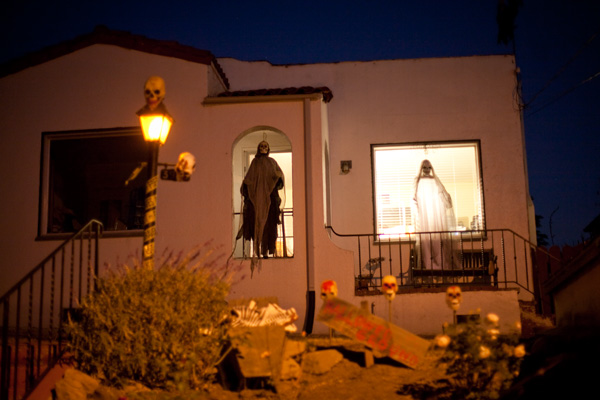 halloween decorated houses oakland