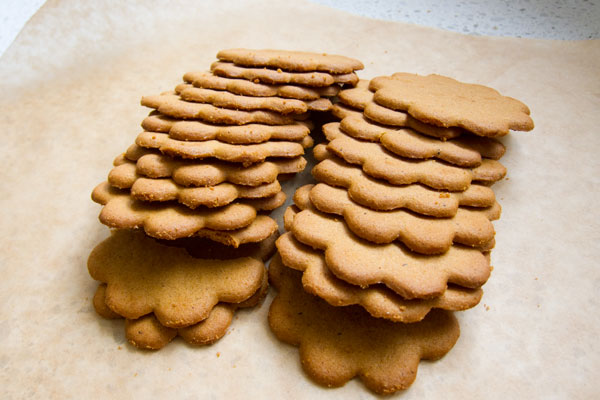 gingersnap cookie crust, cookie pie crust, anna's gingersnaps