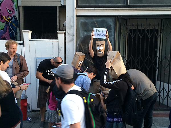 Art Murmur, Free Masks